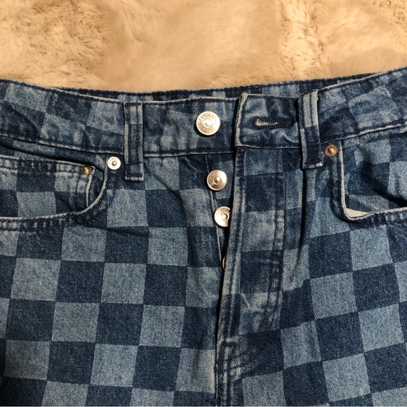 High-waisted Retro Inspired Checkered Jeans - Picture 4 of 6